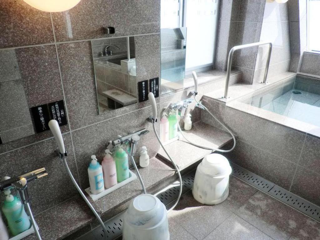 Hotel Shimbashi Sambankan